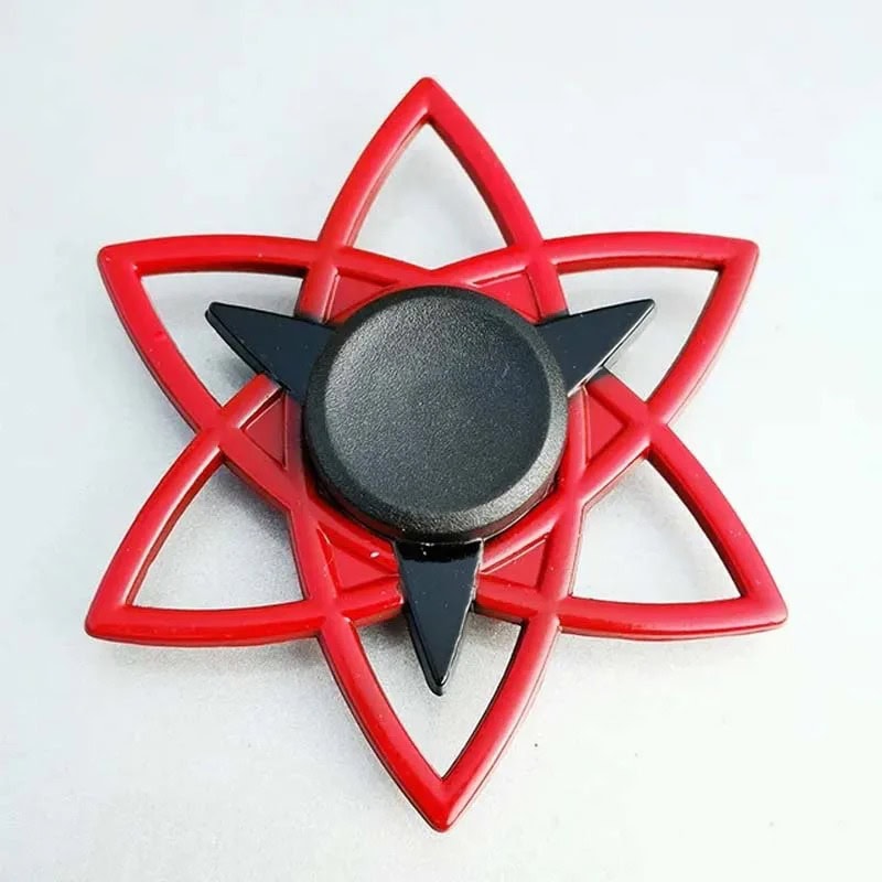 Spinner de mão com forma de estrela vermelha e detalhes pretos, visto de cima, com fundo branco.
