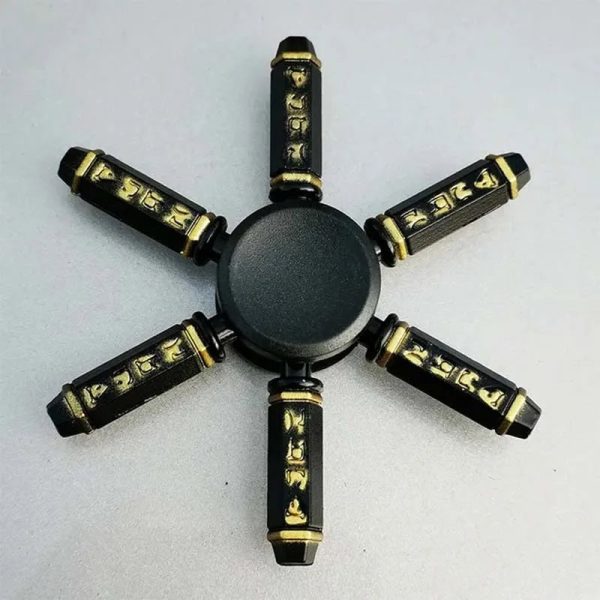 Spinner japonês com seis braços, detalhes dourados e centro preto, visto de cima.