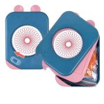 Dispositivo de desenho Spirograph com base azul e detalhes rosa, mostrando o mecanismo de rotação e o padrão de desenho em uma superfície plana.