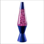 Lâmpada de lava com base azul escuro, corpo transparente cheio de glitter rosa, e tampa azul brilhante.