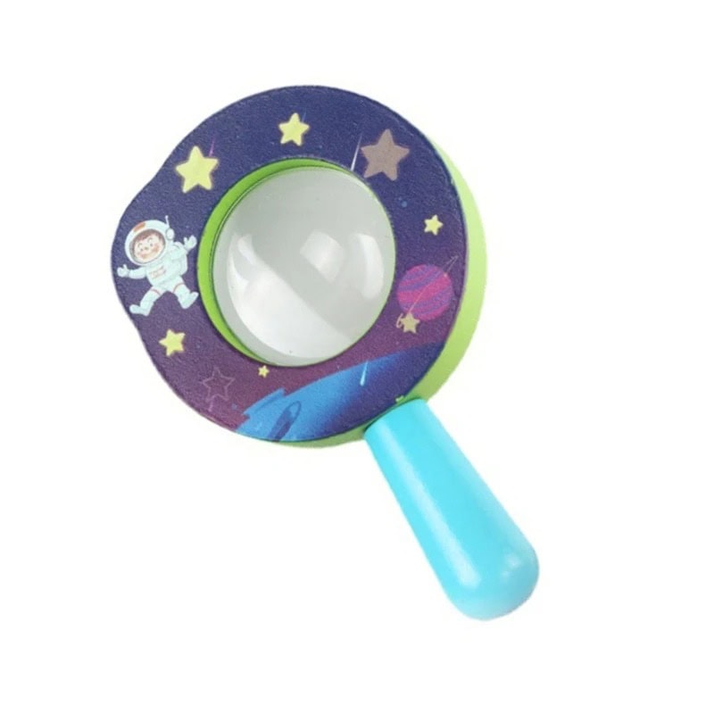 Lupa infantil com design de espaço, estrelas, astronauta e planeta, com lente grande e cabo azul.