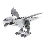 Robô dinossauro branco com cabeça de pterodáctilo, asas articuladas, cauda longa e patas com garras, detalhes em cinza e preto.