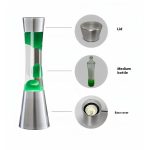 Lava lamp com tampa de metal, garrafa de vidro com líquido verde e base de metal, vista de cima e de lado.