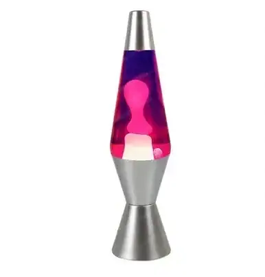 Lava lamp com cera rosa e roxa a subir e descer dentro do vidro, base metálica prateada, iluminação suave.