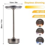 Luminária de mesa com base circular, haste metálica e difusor de luz, estilo industrial em ferro forjado, iluminação LED ajustável.