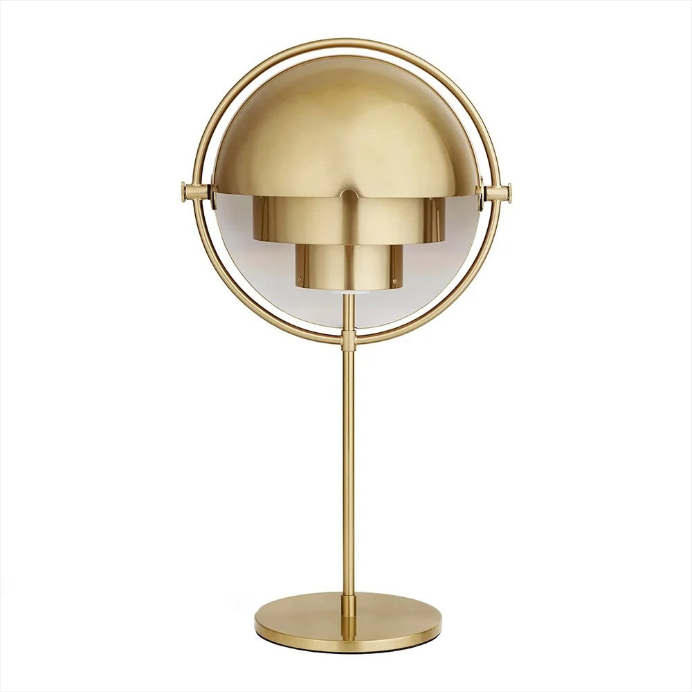 Candeeiro de mesa em metal dourado Candeeiro de mesa com estrutura metálica dourada, design moderno com esfera e base circular, ideal para decoração de interiores contemporâneos.