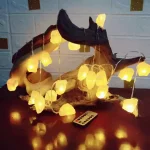 Tronco de madeira decorativo com luzes LED quentes, iluminação suave, ideal para ambientes de ciência ou decoração temática.