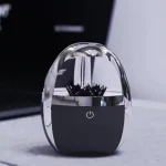Acessório de decoração científica em vidro e metal com iluminação LED integrada.