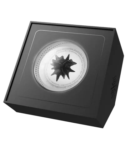Gerador de plasma com esfera de vidro e luzes brilhantes, visto de cima, em caixa preta compacta.