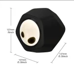 Altifalante preto com forma hexagonal, dimensões de 127mm por 137mm, com detalhes em branco e preto na frente, ideal para uso em ambientes de ciência e tecnologia.