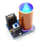 Módulo eletrónico com tubo de plasma de cores vibrantes, componentes eletrónicos visíveis, usado em experimentos de física e ciência.