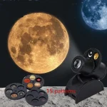 Telescópio com filtros de padrões lunares, duas luas no céu, e filtros de diferentes desenhos lunares ao lado.