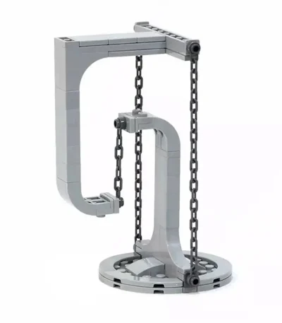 Estrutura de suporte de metal com correntes e braço articulado para demonstrações científicas.