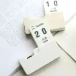 Calendário perpétuo em plástico