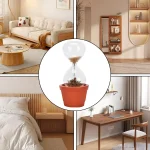 Luminária de areia em vaso de barro, com areia a cair, decorativa e relaxante, em ambiente de sala de estar moderna com móveis de madeira e iluminação suave.