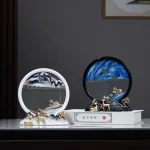Duas lâmpadas de plasma decorativas com base de rochas e figuras de animais, uma com luz branca e outra com luz azul, em uma superfície de mesa.