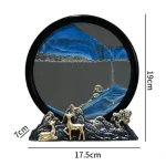 Relógio de mesa decorativo com esfera que simula água em movimento, rodeado por rochas e figuras de animais, medindo 19cm de altura e 17.5cm de largura.