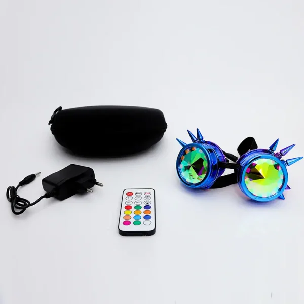Óculos de ciência com lentes espelhadas coloridas, spikes azuis, controle remoto e estojo preto ao lado, sobre fundo branco.