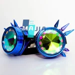Óculos de proteção com lentes espelhadas e armação azul, decorados com espigões de diferentes cores ao redor das lentes.