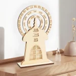 Relógio de calendário de madeira com meses, dias e horas, decorativo para escritório ou sala de estar.