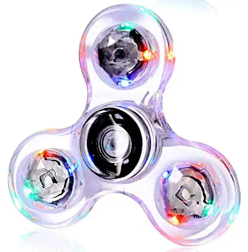 Fidget spinner transparente com três braços, cada um com uma bola de LED que acende em várias cores, visível de diferentes ângulos.