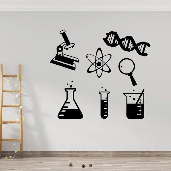 Adesivos de símbolos científicos, incluindo microscópio, DNA, átomo, lupa, frascos de laboratório e tubo de ensaio, decorando uma parede branca.