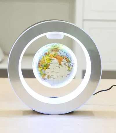 Globo terrestre iluminado com luz LED, mostrando os continentes e países, com um design moderno e circular.