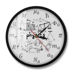 Relógio de parede com fundo ilustrado de fórmulas e diagramas de física, incluindo a palavra 'physics' no centro e ponteiros tradicionais.