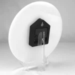 Receptor de plasma com tubo de vidro transparente, conectado a uma base preta, com uma gota de líquido visível na extremidade do tubo.