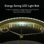 Cinta de luz LED de baixo consumo energético com iluminação uniforme, destacada na parte superior de um relógio analógico, com fundo escuro.