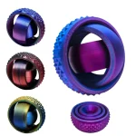 Conjunto de anéis de ajuste em cores diferentes, com texturas e roscas para montagem em equipamentos ópticos e câmeras.
