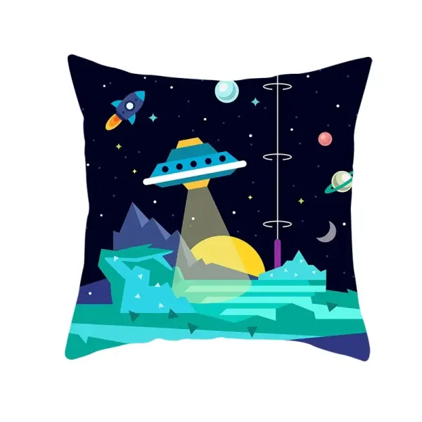 Almofada decorativa com ilustração de espaço, incluindo nave, planetas, estrelas e montanhas, em cores vibrantes e estilo cartoon.