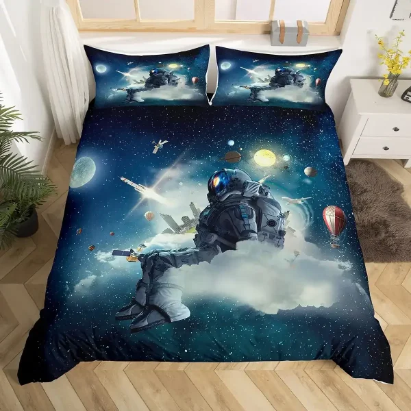 Conjunto de roupa de cama com estampa de astronauta no espaço, planetas, estrelas e naves espaciais, ideal para fãs de ciência e exploração espacial.