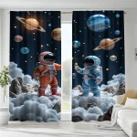 Cortinas decorativas com astronautas e planetas em fundo espacial, ideal para quartos de crianças com interesse em ciência e espaço.