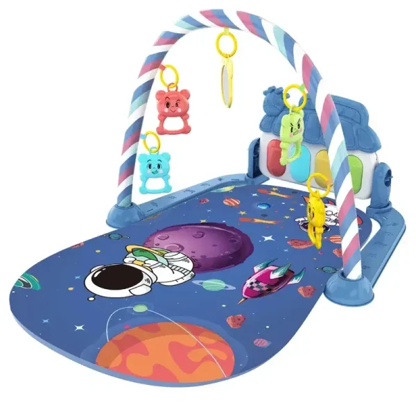 Móbile com figuras de ursinhos coloridos pendurados sobre uma base com tema espacial, incluindo planetas e uma nave espacial, ideal para estimular bebés.