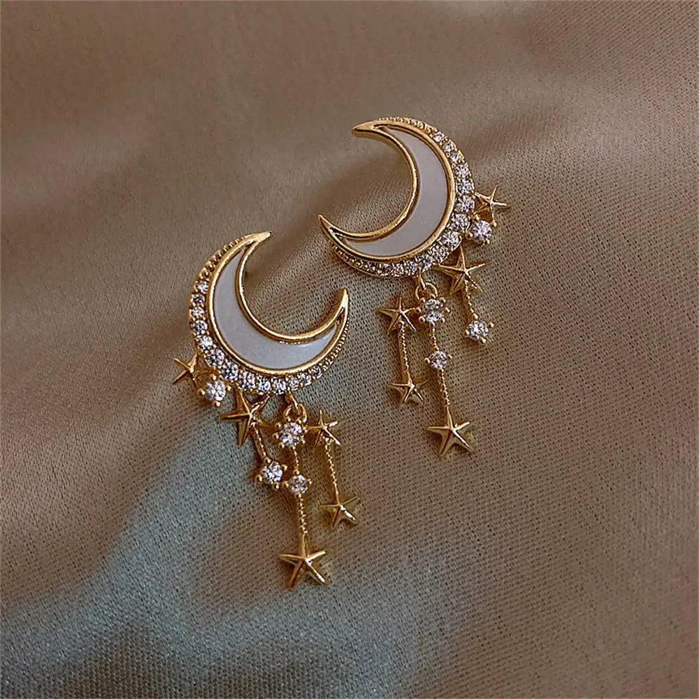 Joias de lua e estrelas com cristais para um estilo elegante e místico.