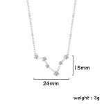 Colar delicado em prata com pingente de constelação adornado com cristais, perfeito para um toque elegante e científico.