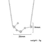 Colar em prata com pingentes em forma de moléculas e diamantes, medindo 26 mm de comprimento e 14 mm de altura, peso leve de 3 g, perfeito para os amantes de ciência e joias elegantes.