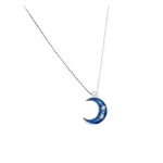 Pingente de lua em aço inoxidável com estrelas brilhantes, suspenso em uma corrente delicada, ideal para um toque de magia celestial.