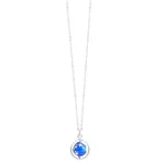 Colar com pingente de globo terrestre em prata, representando o planeta Terra com um design elegante e moderno, perfeito para os amantes de ciência e decoração.