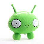 Peluches de alienígena com corpo redondo, olhos grandes e antenas verdes, feito de tecido macio.