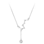 Colar em prata com pingente de estrela, joia elegante e delicada, perfeito para um estilo sofisticado ou um presente especial.