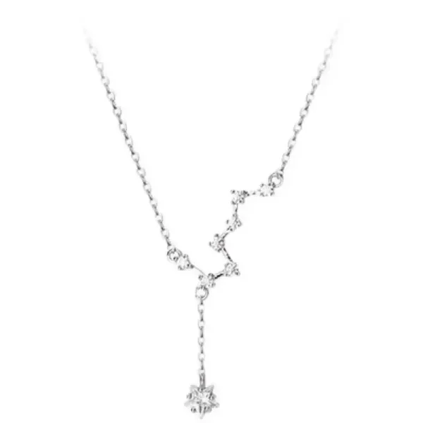 Colar em prata com pingente de estrela, joia elegante e delicada, perfeito para um estilo sofisticado ou um presente especial.
