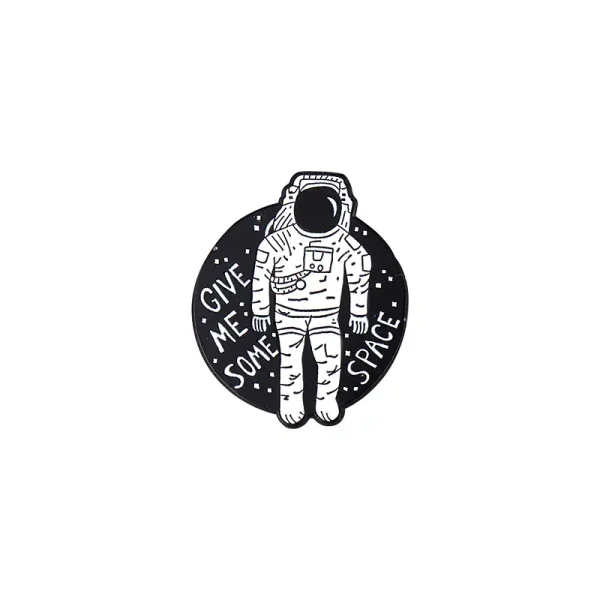 Um astronauta estilizado com capacete em um espaço negro, rodeado pela frase "Dê-me um pouco de espaço" em letras brancas.