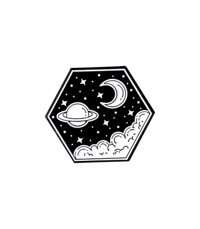 Adesivo hexagonal com ilustração de espaço, incluindo planetas, estrelas, lua e nuvens, em estilo preto e branco.