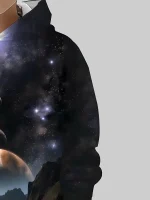 Casaco com padrão de galáxia e espaço, com estrelas e planetas, ideal para os amantes de astronomia e decoração científica. Design único e moderno para um estilo cósmico.