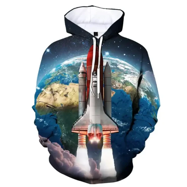 Roupa com capuz ilustrada com um foguete espacial a decolar em frente ao planeta Terra, criando um design inspirado no espaço e na exploração espacial.