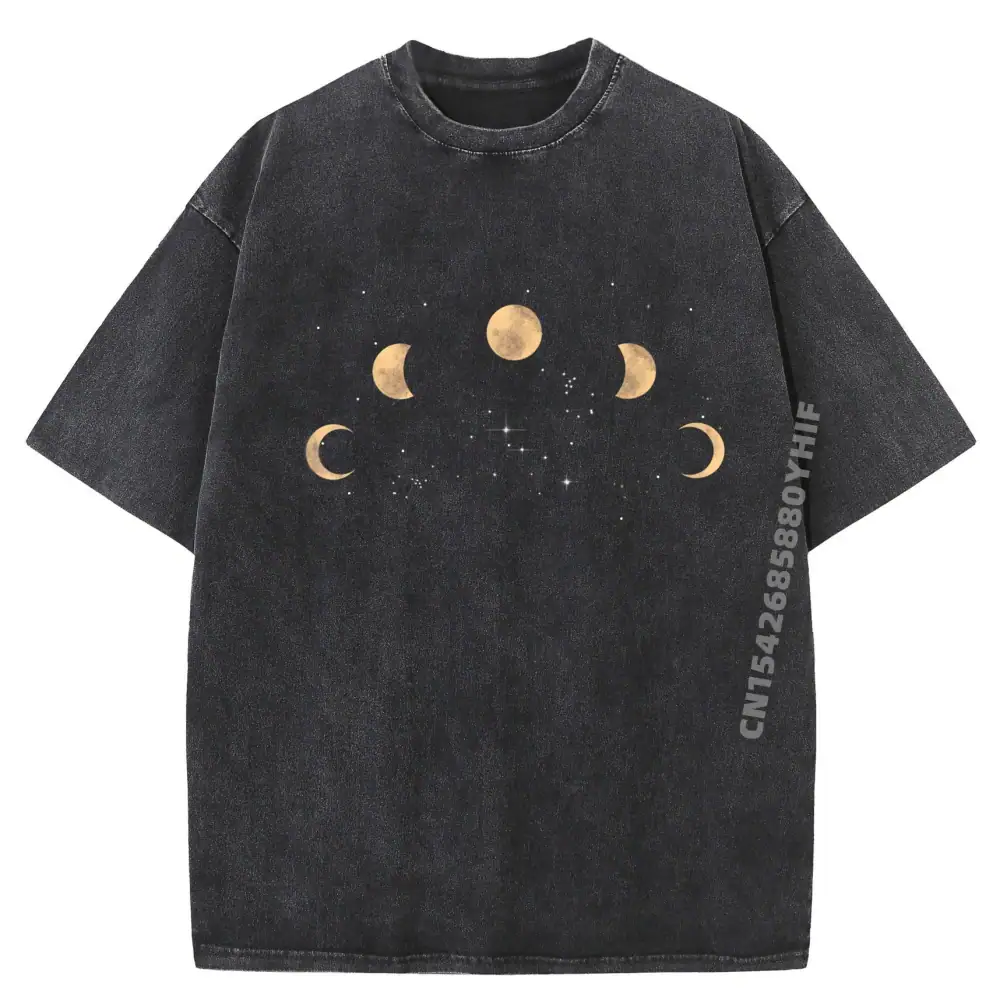 Camiseta preta com motivos de fases lunares e estrelas, ideal para amantes de astronomia e ciência.