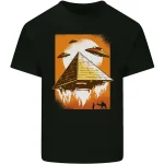 Pirâmide flutuante com OVNIs e céu estrelado, ilustração de ficção científica em camiseta preta. Design misterioso e futurista evocando a exploração espacial e fenômenos extraterrestres.