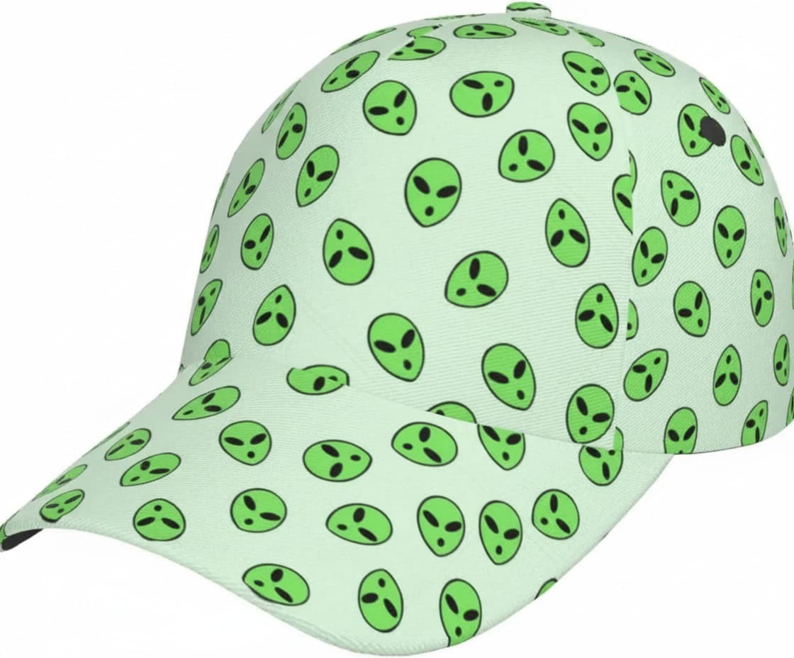 Casquette avec motifs d'aliens verts Casquette blanche à motifs d'aliens verts, design original et amusant, idéale pour les amateurs de science-fiction et de style décalé. Parfaite pour un look unique et tendance.